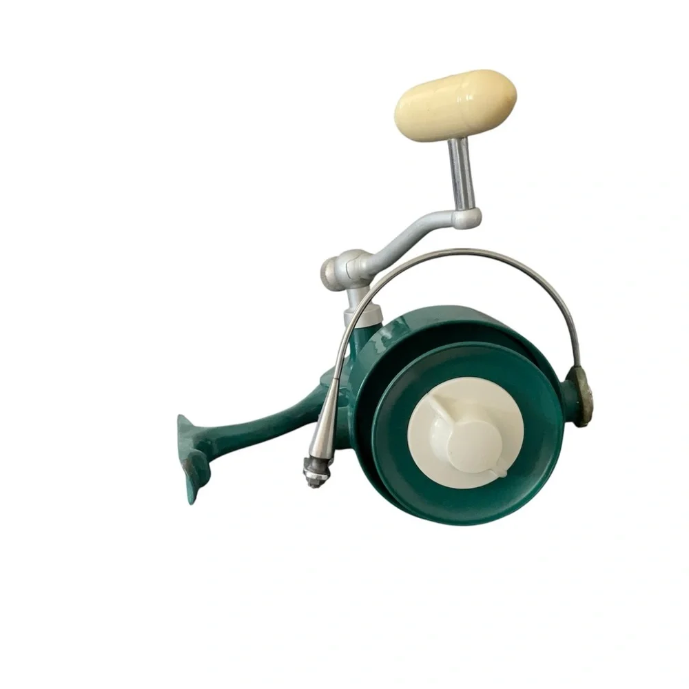 Vintage Green Fishing Reel - Picture 3 of 4